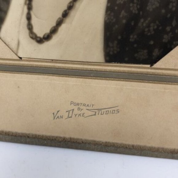 Vtg Portrait Photo 1932 Picture Colorized Print Cardboard Frame VanDyke‎ Studio - Picture 6 of 12